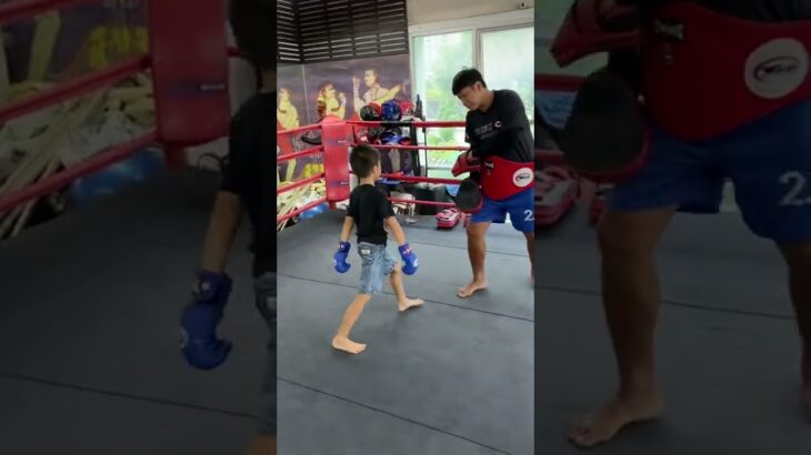 7歳児が本場タイでムエタイ体験🇹🇭 ＃Shorts