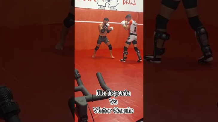 Ilia Topuria haciendo sparring con un peleador de K1 profesional