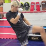 鈴木千裕、王者クレベル・コイケとのフェザー級タイトルマッチに向け戦闘モード！　「ＲＩＺＩＮ．４３」に向けた公開練習で軽快な動きを披露