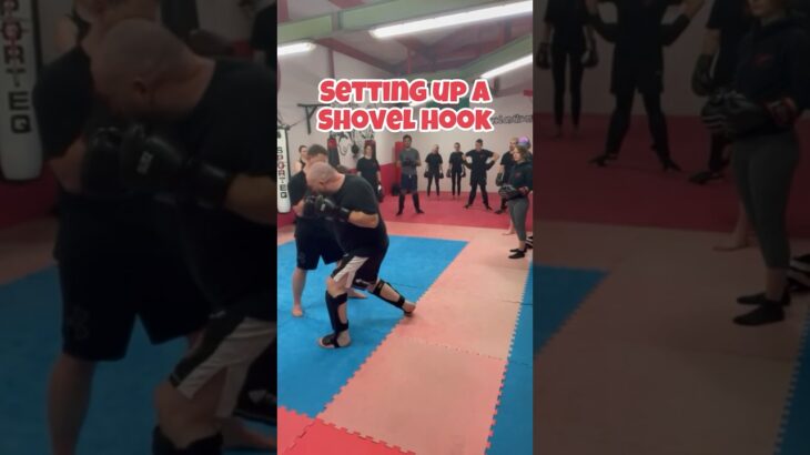 Setting up a shovel hook #selfdefence #martialarts #selfdefense #mma #kickboxing #k1 #martialart